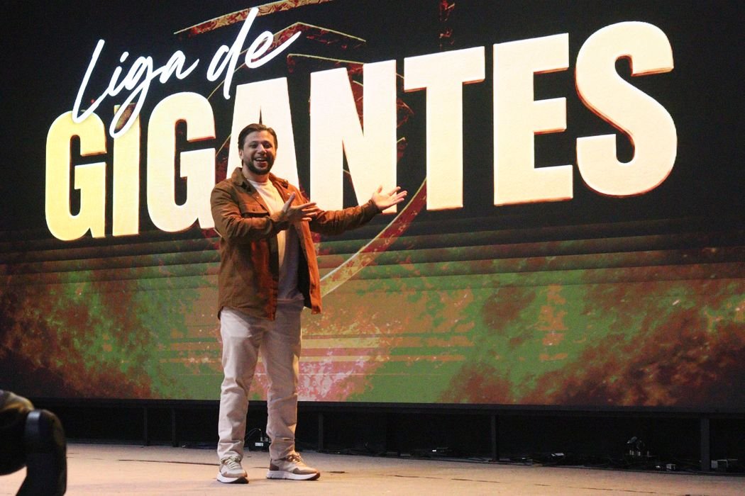 Samuel Rocha no palco da Liga de Gigantes